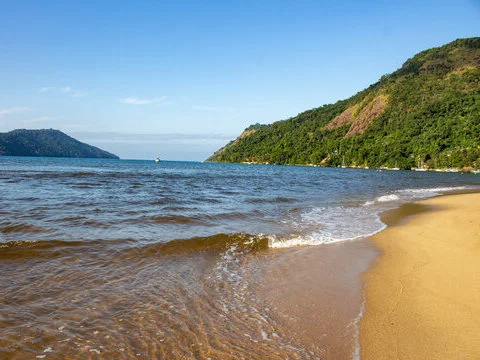 Paraty-Mirim combines history, calm beaches, and boat trips into one beautiful destination.